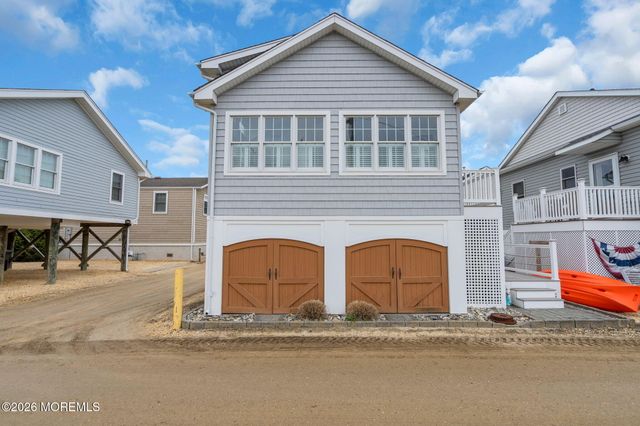 121 W Pelican Way, Lavallette, NJ 08735