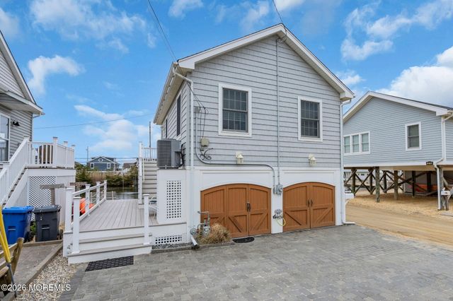 121 W Pelican Way, Lavallette, NJ 08735