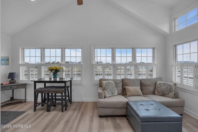 121 W Pelican Way, Lavallette, NJ 08735