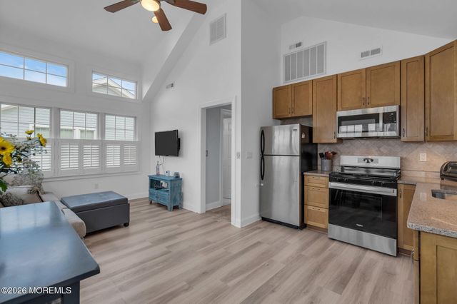 121 W Pelican Way, Lavallette, NJ 08735