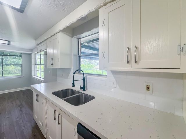 912 Robinson Road, La Porte, TX 77571