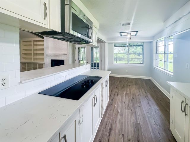 912 Robinson Road, La Porte, TX 77571