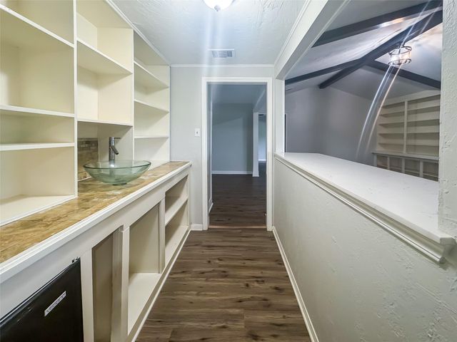 912 Robinson Road, La Porte, TX 77571