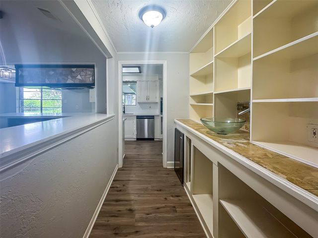 912 Robinson Road, La Porte, TX 77571