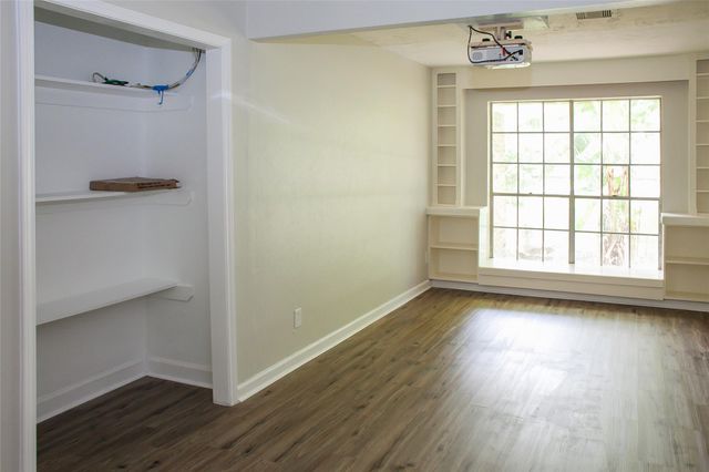 912 Robinson Road, La Porte, TX 77571