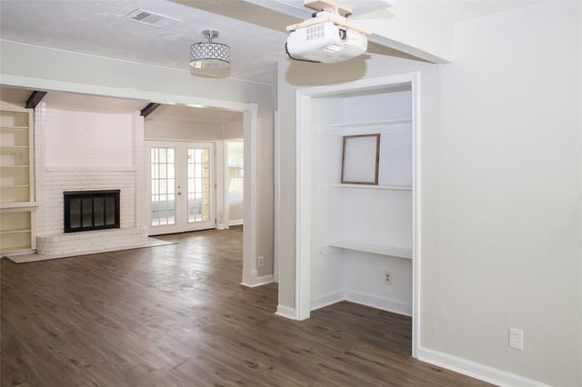 912 Robinson Road, La Porte, TX 77571