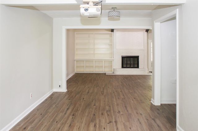 912 Robinson Road, La Porte, TX 77571
