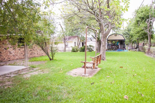 912 Robinson Road, La Porte, TX 77571