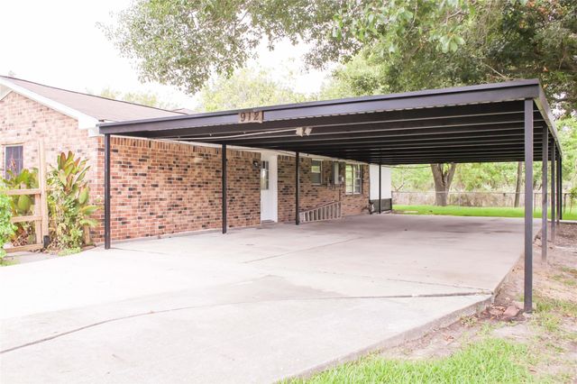 912 Robinson Road, La Porte, TX 77571