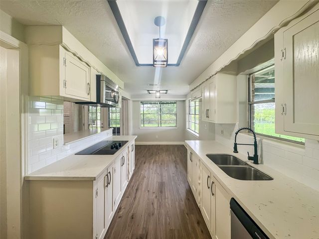 912 Robinson Road, La Porte, TX 77571