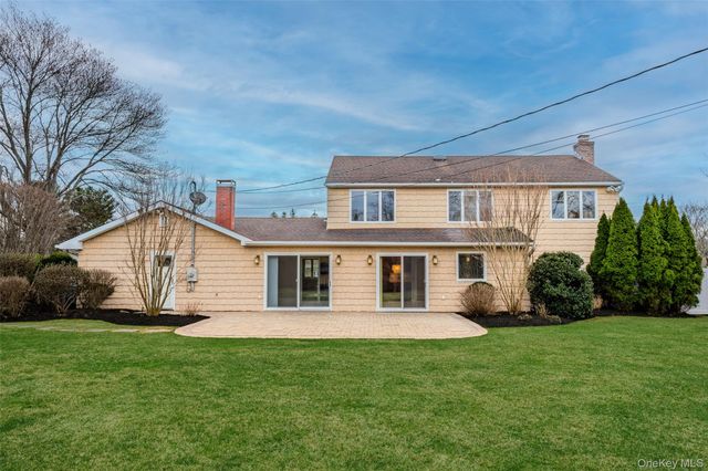 9 Bowen Place, Stony Brook, NY 11790