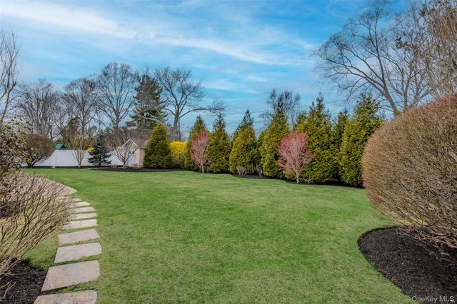 9 Bowen Place, Stony Brook, NY 11790
