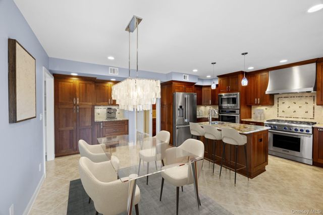 9 Bowen Place, Stony Brook, NY 11790