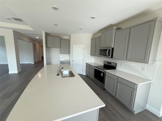 2113 WARREN ACRES BOULEVARD, Wesley Chapel, FL 33543