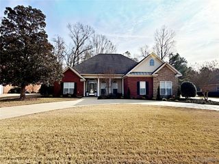 165 Mountain Laurel Road, Wetumpka, AL 36093
