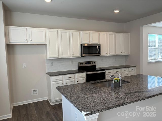 7121 Maple Run Circle, Charlotte, NC 28215