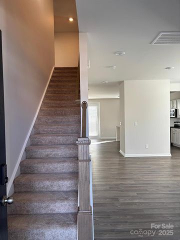 7121 Maple Run Circle, Charlotte, NC 28215