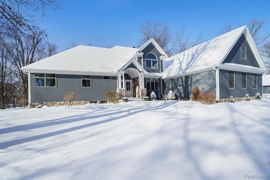 6441 Huron Creek Court, Dexter, MI 48130