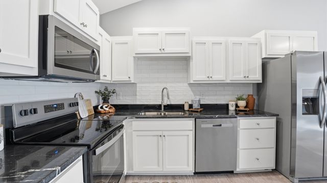 741 Kings Ln Apt B11, Tullahoma, TN 37388