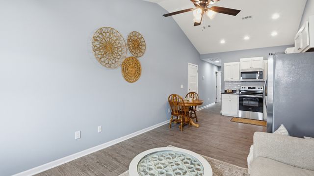 741 Kings Ln Apt B11, Tullahoma, TN 37388