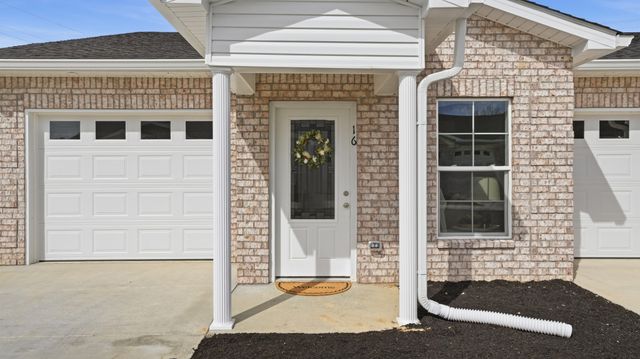 741 Kings Ln Apt B11, Tullahoma, TN 37388