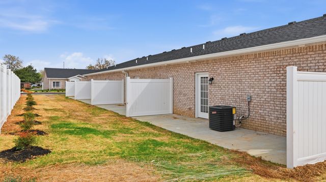 741 Kings Ln Apt B11, Tullahoma, TN 37388