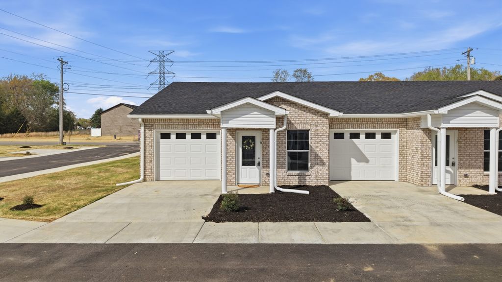 741 Kings Ln Apt B11, Tullahoma, TN 37388