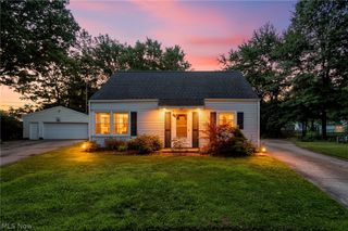 2139 Suncrest Circle, Cuyahoga Falls, OH 44221