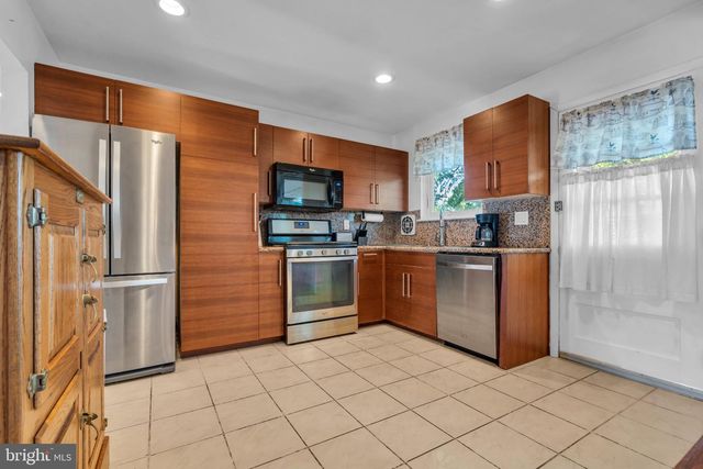 34 HAINES MILL RD, Delran, NJ 08075
