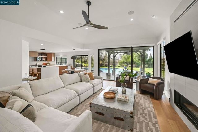 4060 Sugar Maple Dr, Danville, CA 94506
