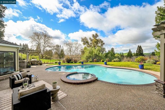 4060 Sugar Maple Dr, Danville, CA 94506