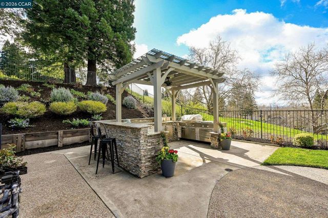 4060 Sugar Maple Dr, Danville, CA 94506