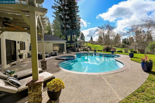 4060 Sugar Maple Dr, Danville, CA 94506