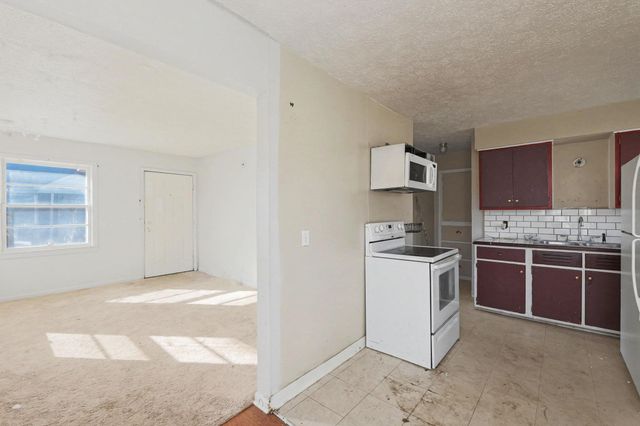 1034 N Estelle Ave, Wichita, KS 67214