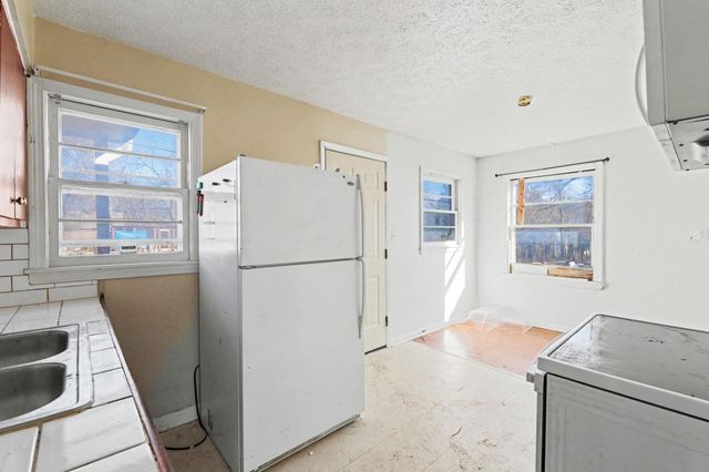 1034 N Estelle Ave, Wichita, KS 67214