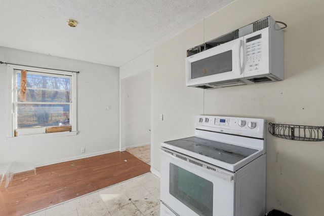 1034 N Estelle Ave, Wichita, KS 67214