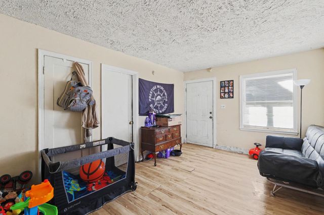 1034 N Estelle Ave, Wichita, KS 67214