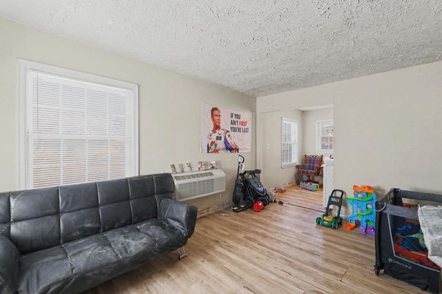 1034 N Estelle Ave, Wichita, KS 67214