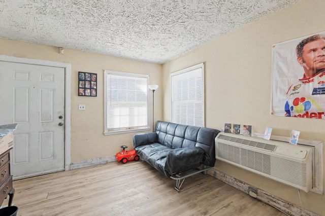 1034 N Estelle Ave, Wichita, KS 67214