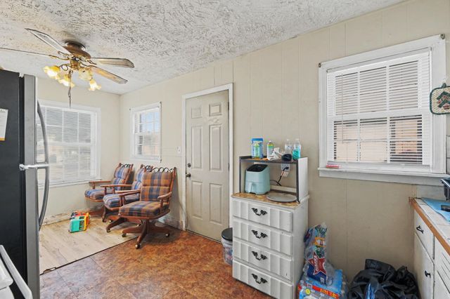 1034 N Estelle Ave, Wichita, KS 67214