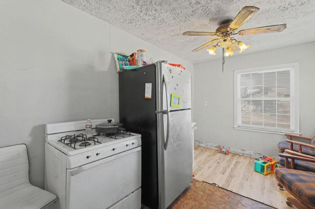 1034 N Estelle Ave, Wichita, KS 67214