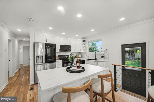 2217 N EARLEY ST, Alexandria, VA 22302