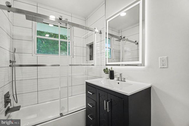2217 N EARLEY ST, Alexandria, VA 22302