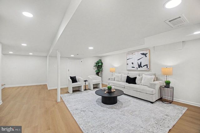 2217 N EARLEY ST, Alexandria, VA 22302