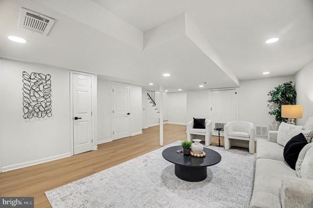 2217 N EARLEY ST, Alexandria, VA 22302
