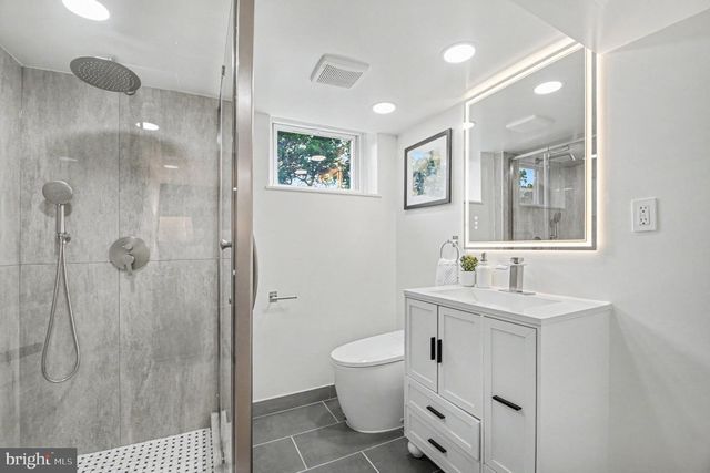 2217 N EARLEY ST, Alexandria, VA 22302