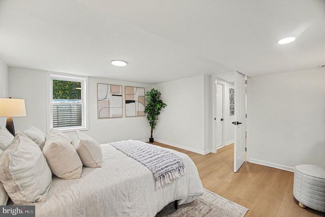 2217 N EARLEY ST, Alexandria, VA 22302