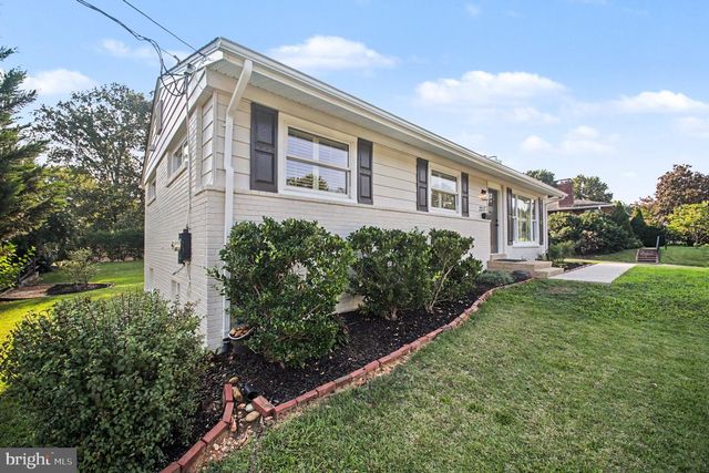 2217 N EARLEY ST, Alexandria, VA 22302
