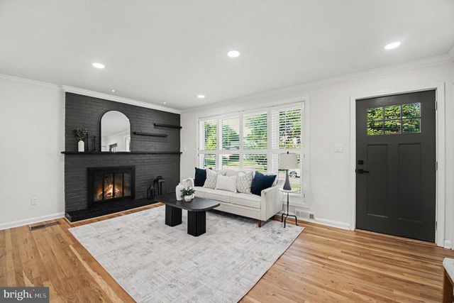 2217 N EARLEY ST, Alexandria, VA 22302