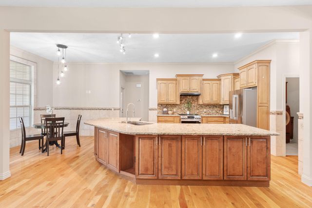 5174 S Clifton Avenue, Springfield, MO 65810